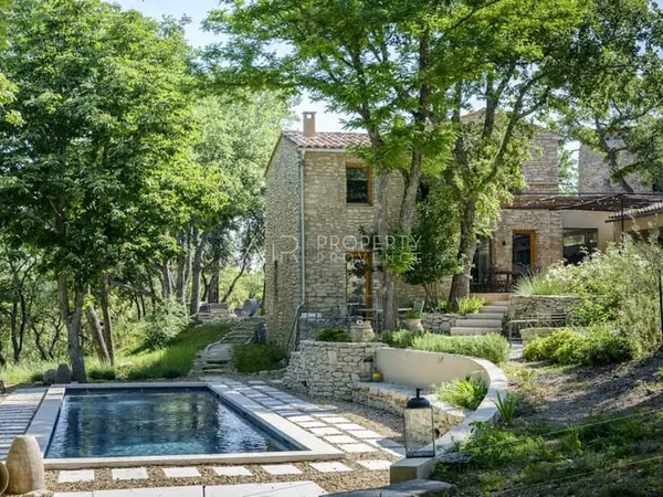 Maison 8 pièces 212 m²