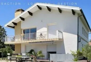 Maison 8 pièces 200 m²