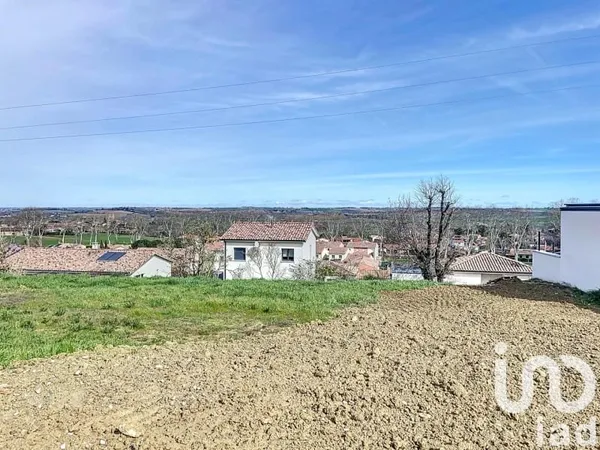Terrain 800 m²