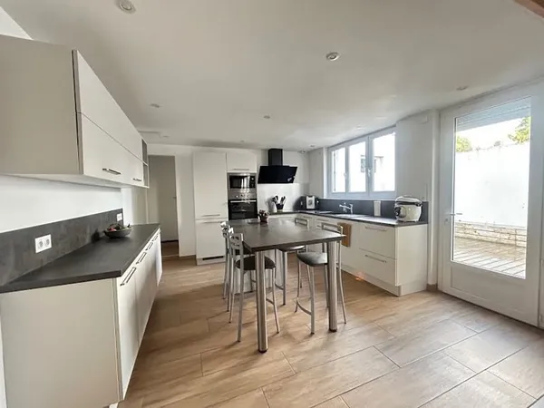 Maison 9 pièces 170 m²