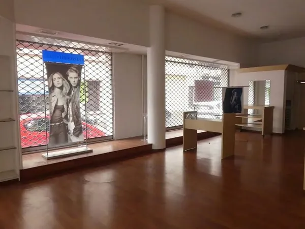 Commerce 171 m²