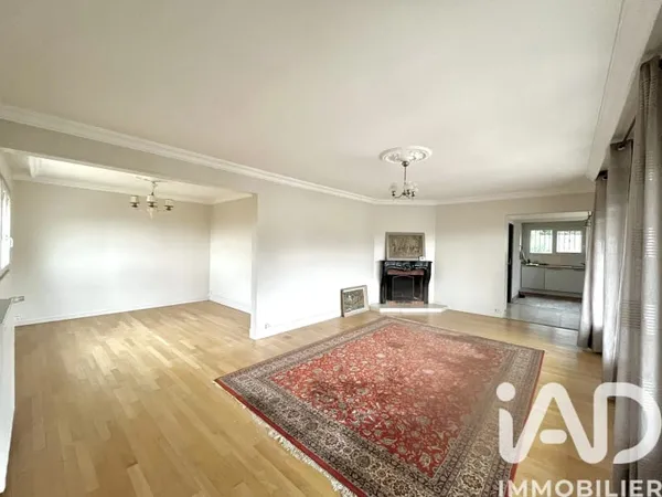 Maison 13 pièces 221 m²