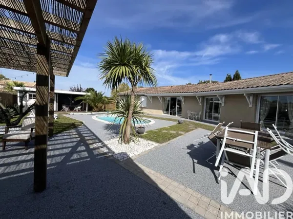 Maison 11 pièces 240 m²