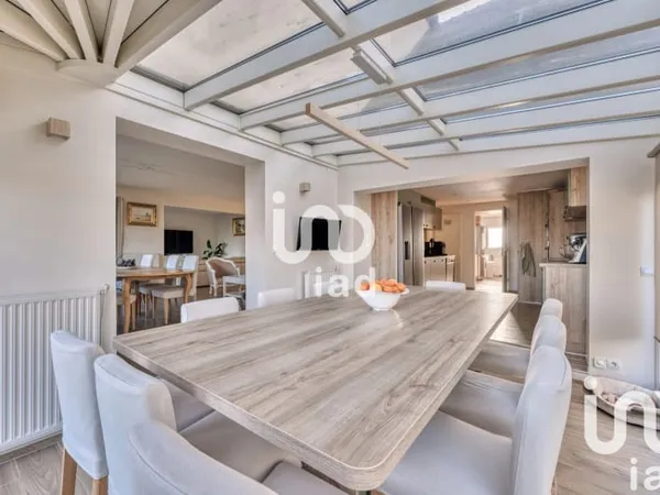 Maison 8 pièces 237 m²