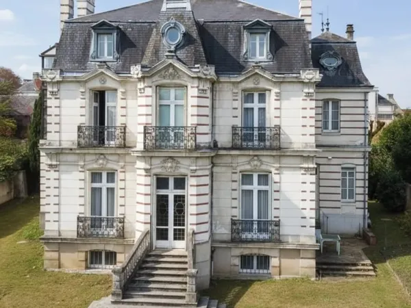 Maison 12 pièces 337 m²