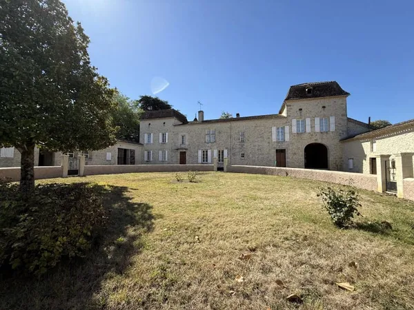 Maison 12 pièces 400 m²