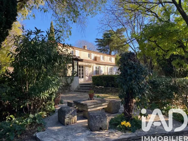 Maison 8 pièces 215 m²