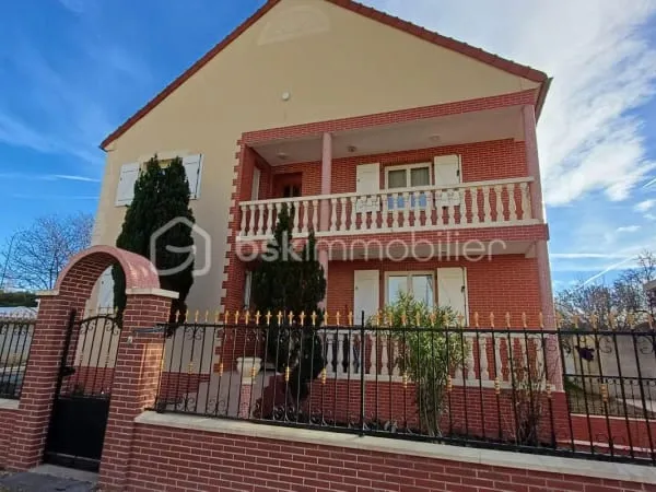 Maison 8 pièces 215 m²