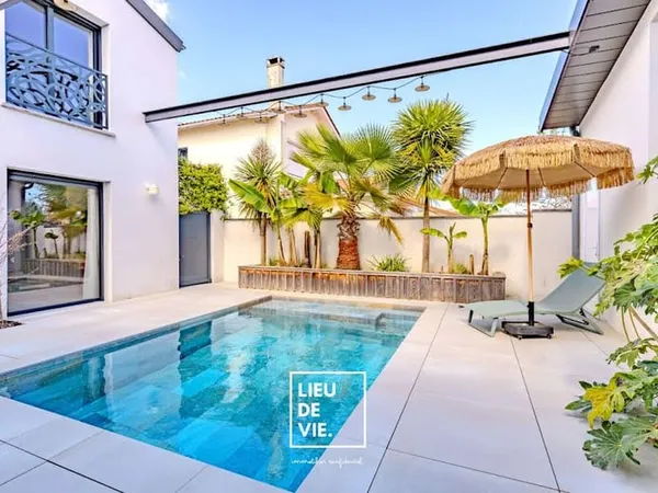 Maison 7 pièces 230 m²