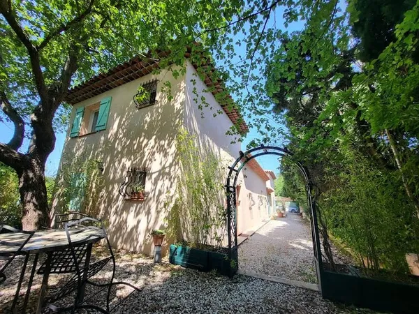 Maison 12 pièces 320 m²
