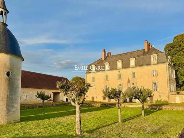 Château 22 pièces 800 m²