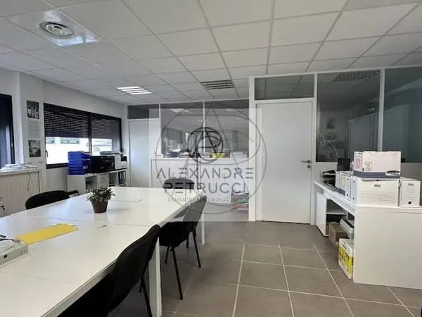 Bureaux 78 m²