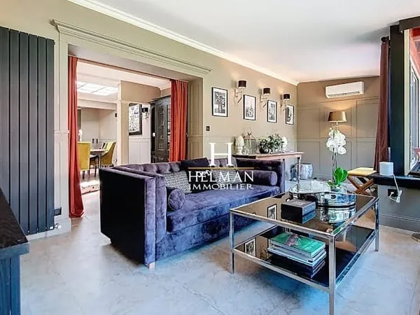 Maison 10 pièces 221 m²