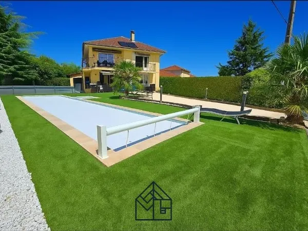Maison 7 pièces 230 m²