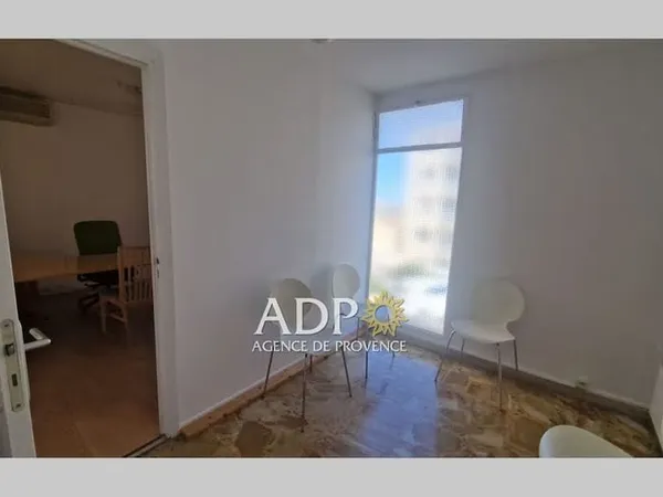 Local 30 m²