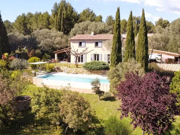 Maison 6 pièces 225 m²