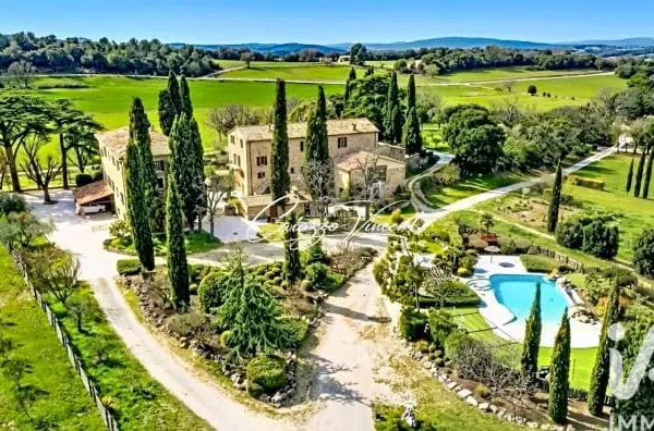 Propriété 20 pièces 1950 m²
