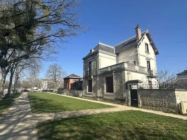 Propriété 7 pièces 217 m²