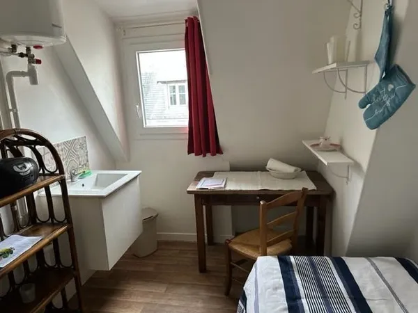 Chambre 1 pièce 9 m²