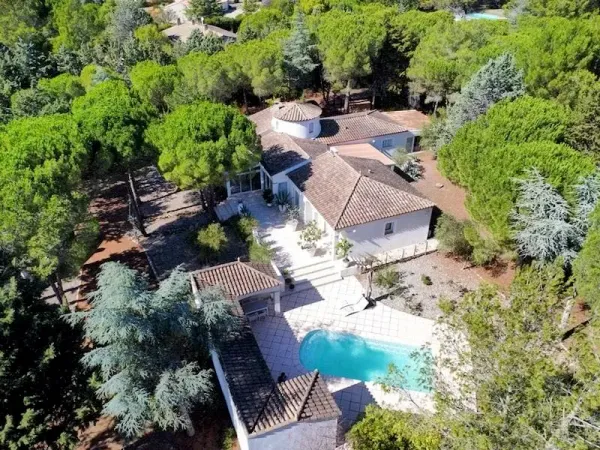 Villa 9 pièces 243 m²