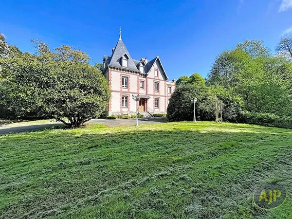 Maison 10 pièces 340 m²