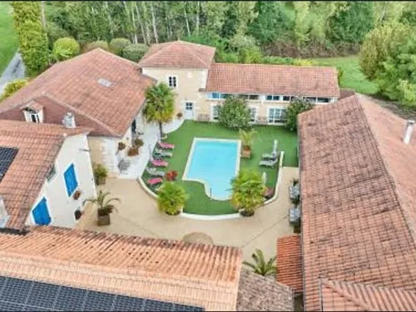 Local 20 pièces 950 m²