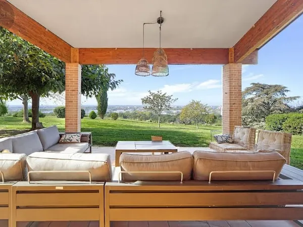 Maison 7 pièces 402 m²