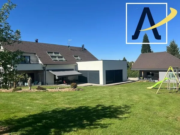 Maison 7 pièces 245 m²