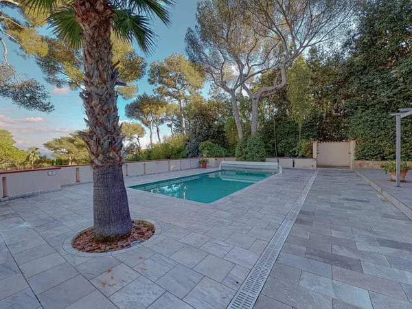 Villa Provençale d'Exception avec Piscine et Dépendances - Saint-Jean-Cap-Ferrat