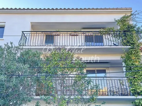 Maison De Ville Avec Studio Et Garages, Perpignan