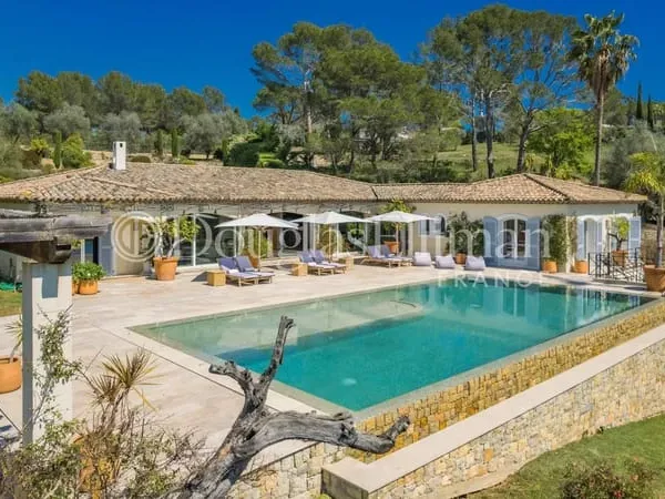 Castellaras - Superbe villa avec vue panoramique dans domaine sécurisé