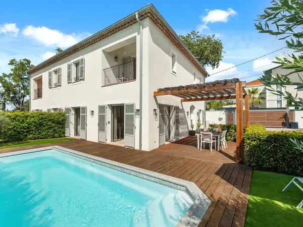 Magnifique Villa proche de la Pinède et des Plages