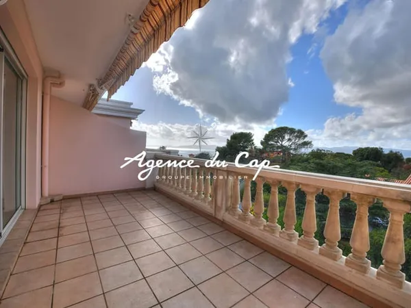 A vendre Appartement 3 pièces, dernier étage, terrasse vue mer , piscine