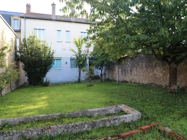 Immeuble commercial et d'habitation à vendre en centre ville