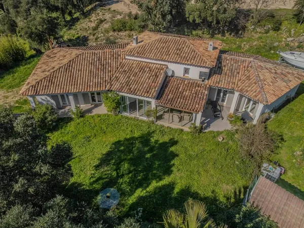 Maison moderne au calme de Plan de la Tour