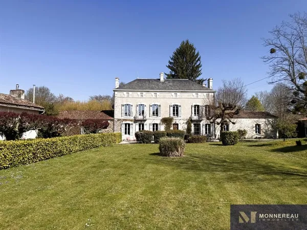 Maison De Maitre Avec Grandes Dependances