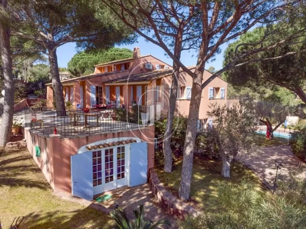 Propriété vue mer à pied des plages à vendre à Sainte-Maxime