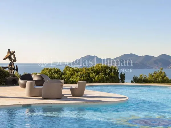 Cannes - Unique propriété de l'architecte Jacques Couëlle avec vue mer panoramique sur la baie de Ca