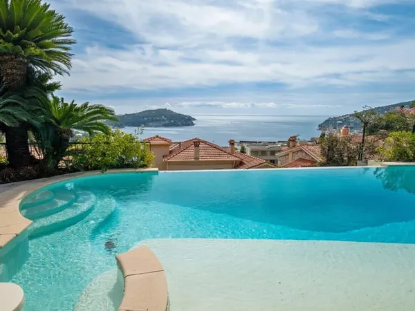 "Villa de Charme avec Vue Panoramique sur la Mer à Villefranche"