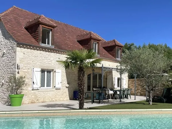 Charmante propriété en pierre rénovée avec piscine - 120 m² habitables