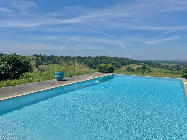 Très belle propriété avec vue exceptionnelle plein ouest