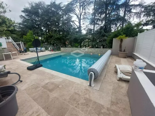 Maison 243 M2