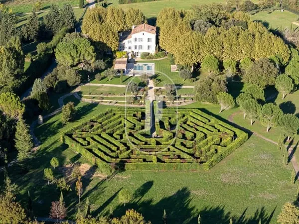 Exceptionnelle propriété avec parc de 9 ha à vendre à Fayence