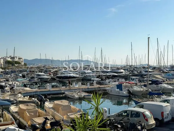 Appartement 2 pièces rénové sur le port de Mandelieu la Napoule
