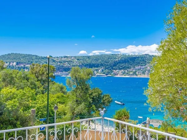 Villa d'Exception avec Vue Mer et Proximité Plage à Saint Jean Cap Ferrat
