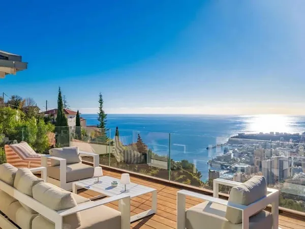 Roquebrune-Cap-Martin-Vue Exceptionnelle sur Monaco et la Mer Méditerranée - Villa de Prestige