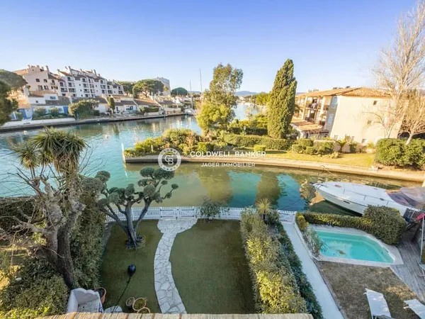 Double maison de pêcheur avec jardin, piscine et ponton d'amar