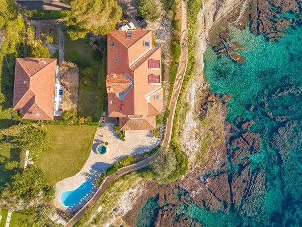 Cap d'Ail Pieds dans l'Eau - Propriété Belle Époque, Un Bien d'Exception