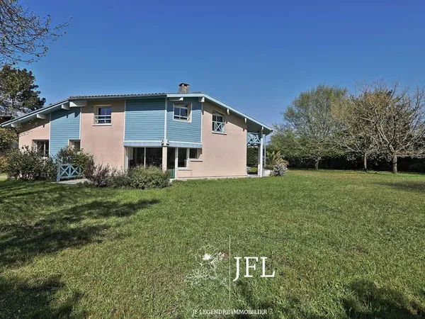 Magnifique Villa d'architecte sur grand terrain constructible