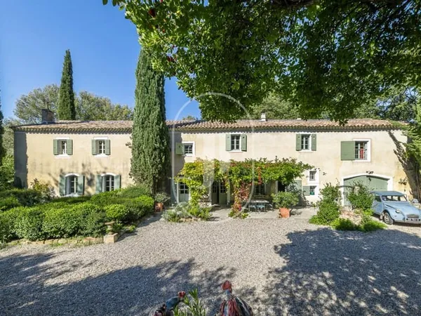 Mas de caractère avec piscine à vendre proche de Beaumes-de-Venise